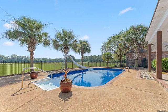 2842 Muirfield Dr, Zachary, LA 70791