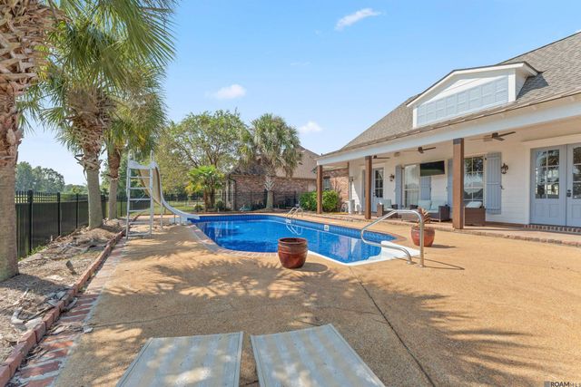 2842 Muirfield Dr, Zachary, LA 70791