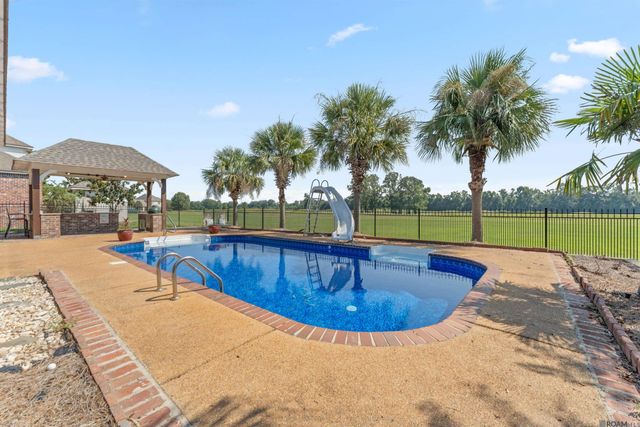 2842 Muirfield Dr, Zachary, LA 70791