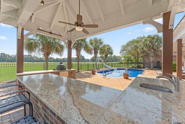 2842 Muirfield Dr, Zachary, LA 70791