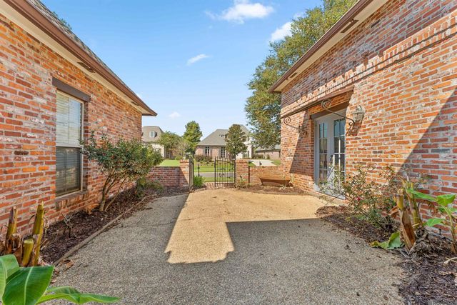 2842 Muirfield Dr, Zachary, LA 70791