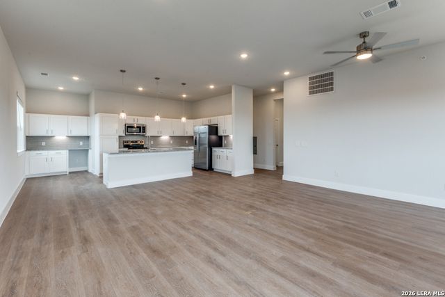 330 E Carson St Apt 2301, San Antonio, TX 78208