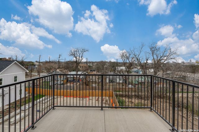 330 E Carson St Apt 2301, San Antonio, TX 78208