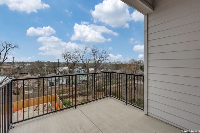 330 E Carson St Apt 2301, San Antonio, TX 78208