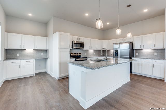 330 E Carson St Apt 2301, San Antonio, TX 78208