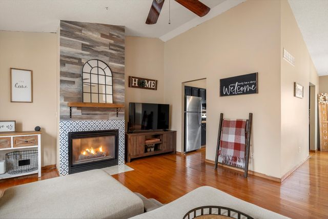 38592 Emerald Lane N, Westland, MI 48185