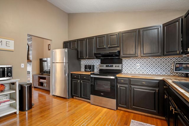 38592 Emerald Lane N, Westland, MI 48185