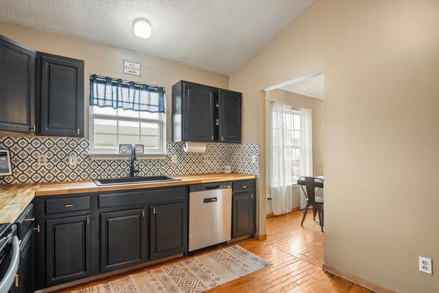 38592 Emerald Lane N, Westland, MI 48185