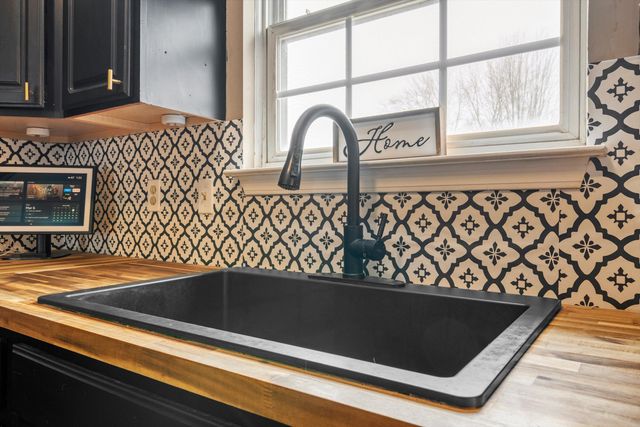 38592 Emerald Lane N, Westland, MI 48185