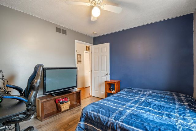 38592 Emerald Lane N, Westland, MI 48185