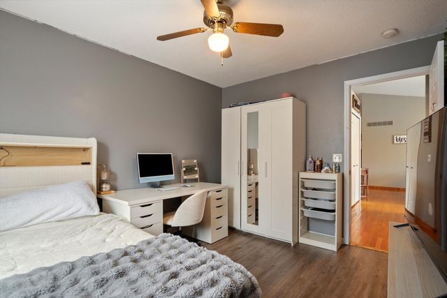 38592 Emerald Lane N, Westland, MI 48185