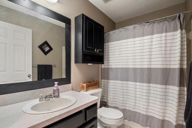 38592 Emerald Lane N, Westland, MI 48185