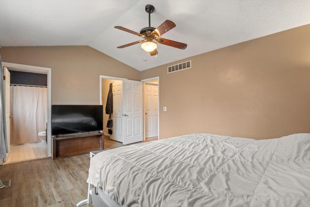 38592 Emerald Lane N, Westland, MI 48185