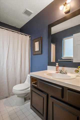 38592 Emerald Lane N, Westland, MI 48185