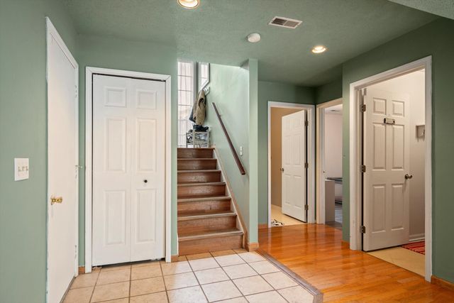 38592 Emerald Lane N, Westland, MI 48185