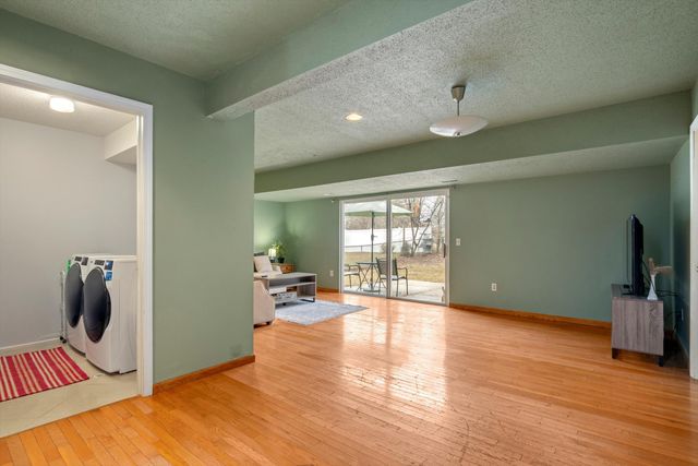 38592 Emerald Lane N, Westland, MI 48185