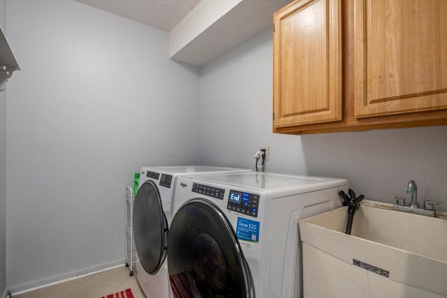 38592 Emerald Lane N, Westland, MI 48185