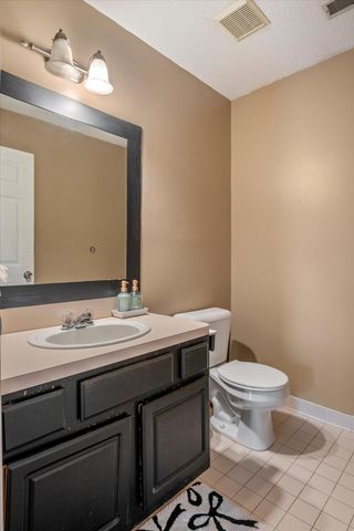 38592 Emerald Lane N, Westland, MI 48185