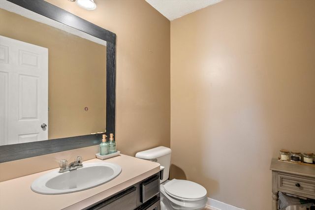 38592 Emerald Lane N, Westland, MI 48185