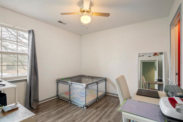 38592 Emerald Lane N, Westland, MI 48185