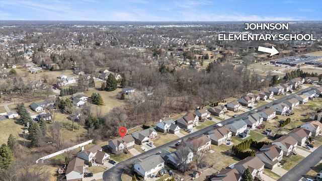 38592 Emerald Lane N, Westland, MI 48185