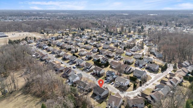 38592 Emerald Lane N, Westland, MI 48185