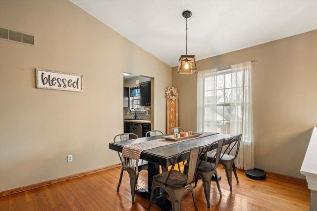 38592 Emerald Lane N, Westland, MI 48185