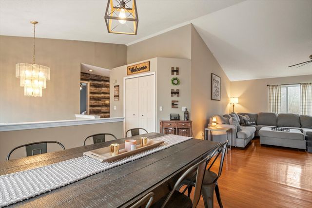 38592 Emerald Lane N, Westland, MI 48185