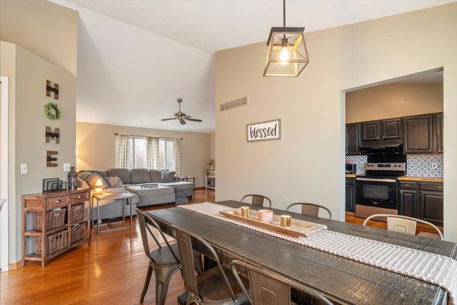 38592 Emerald Lane N, Westland, MI 48185