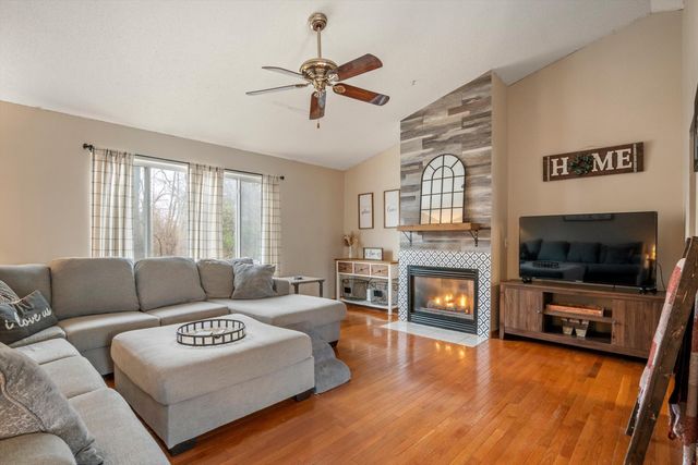 38592 Emerald Lane N, Westland, MI 48185