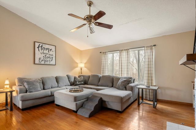 38592 Emerald Lane N, Westland, MI 48185