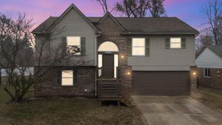 38592 Emerald Lane N, Westland, MI 48185