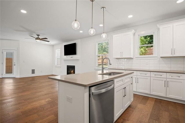 2422 Mills Bend, Decatur, GA 30034