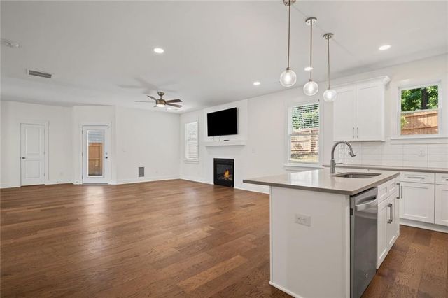 2422 Mills Bend, Decatur, GA 30034