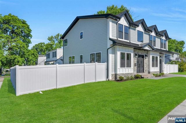 66 Westview Drive, Bergenfield, NJ 07621