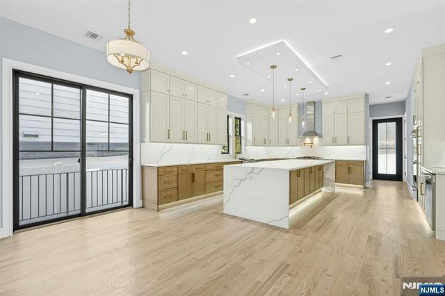 66 Westview Drive, Bergenfield, NJ 07621
