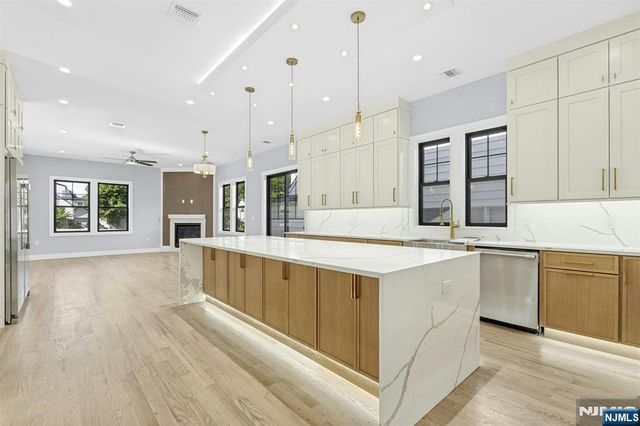 66 Westview Drive, Bergenfield, NJ 07621
