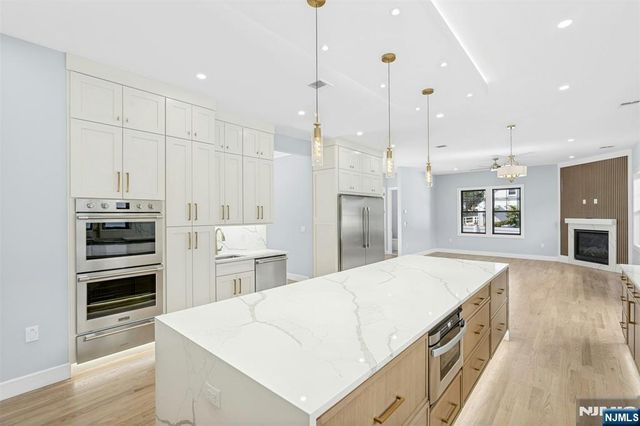 66 Westview Drive, Bergenfield, NJ 07621