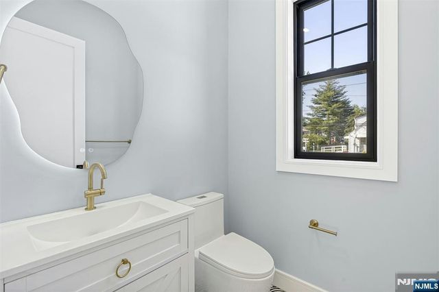 66 Westview Drive, Bergenfield, NJ 07621