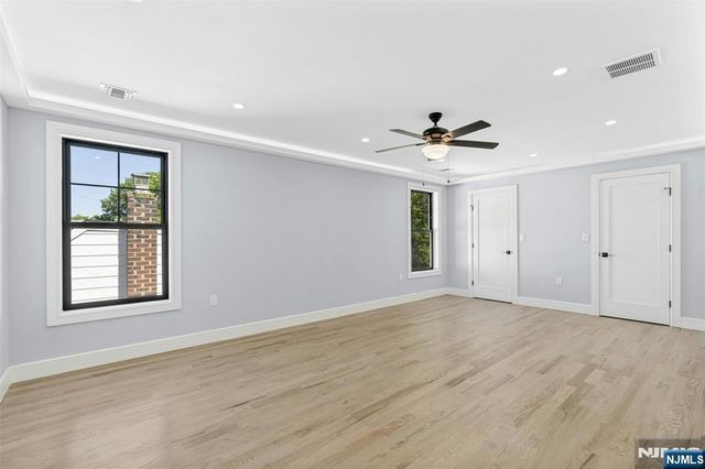 66 Westview Drive, Bergenfield, NJ 07621