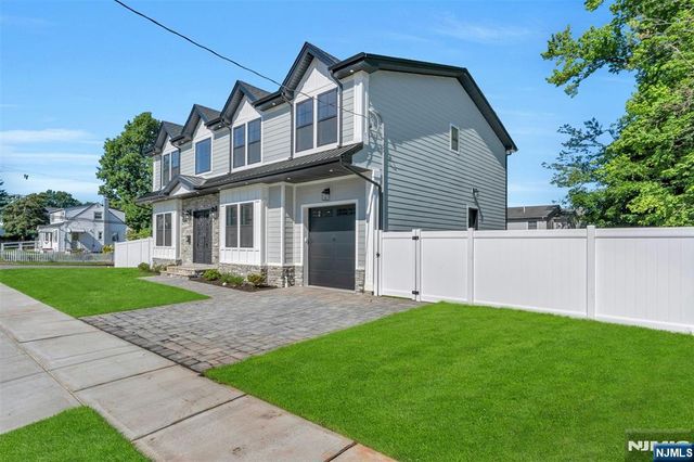 66 Westview Drive, Bergenfield, NJ 07621