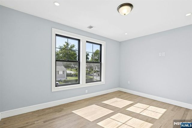 66 Westview Drive, Bergenfield, NJ 07621