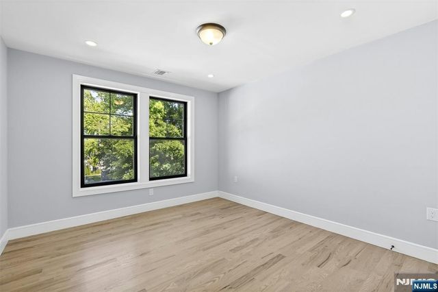 66 Westview Drive, Bergenfield, NJ 07621