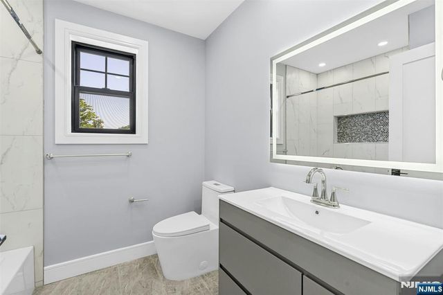 66 Westview Drive, Bergenfield, NJ 07621