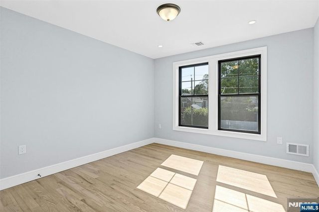 66 Westview Drive, Bergenfield, NJ 07621