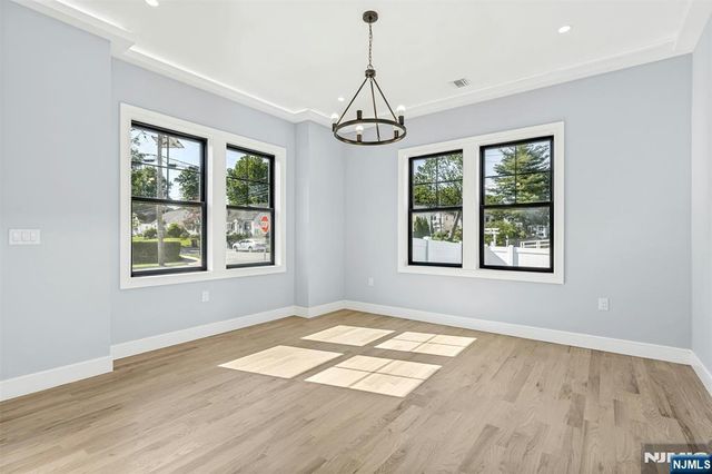 66 Westview Drive, Bergenfield, NJ 07621