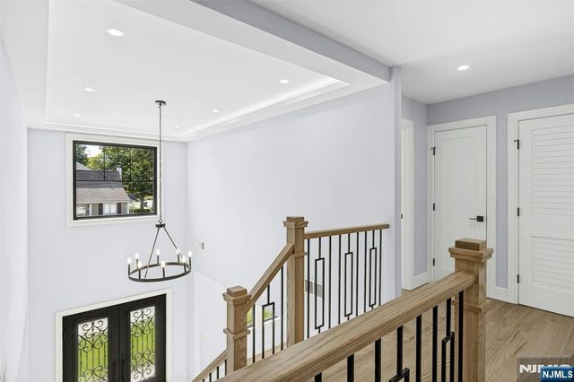 66 Westview Drive, Bergenfield, NJ 07621