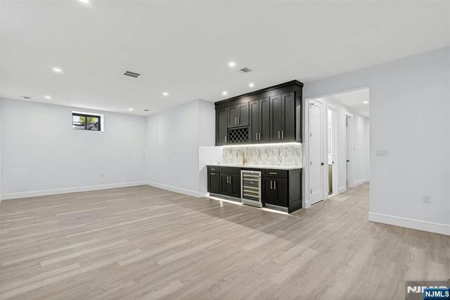 66 Westview Drive, Bergenfield, NJ 07621