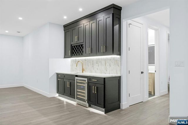 66 Westview Drive, Bergenfield, NJ 07621