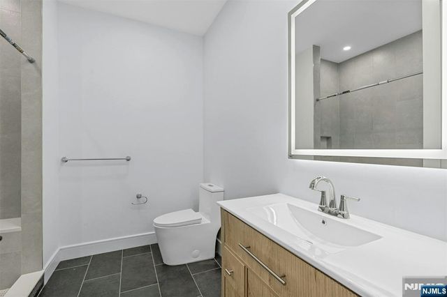 66 Westview Drive, Bergenfield, NJ 07621